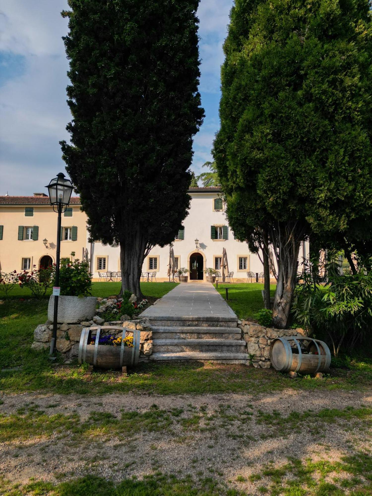 Вилла Massimago Wine Relais Mezzane di Sotto Экстерьер фото
